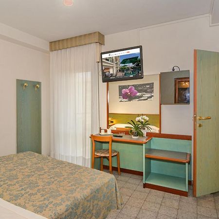 Hotel Paris Lido di Camaiore Buitenkant foto