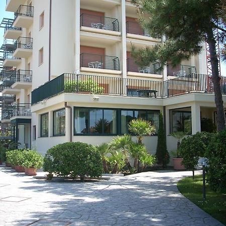 Hotel Paris Lido di Camaiore Buitenkant foto