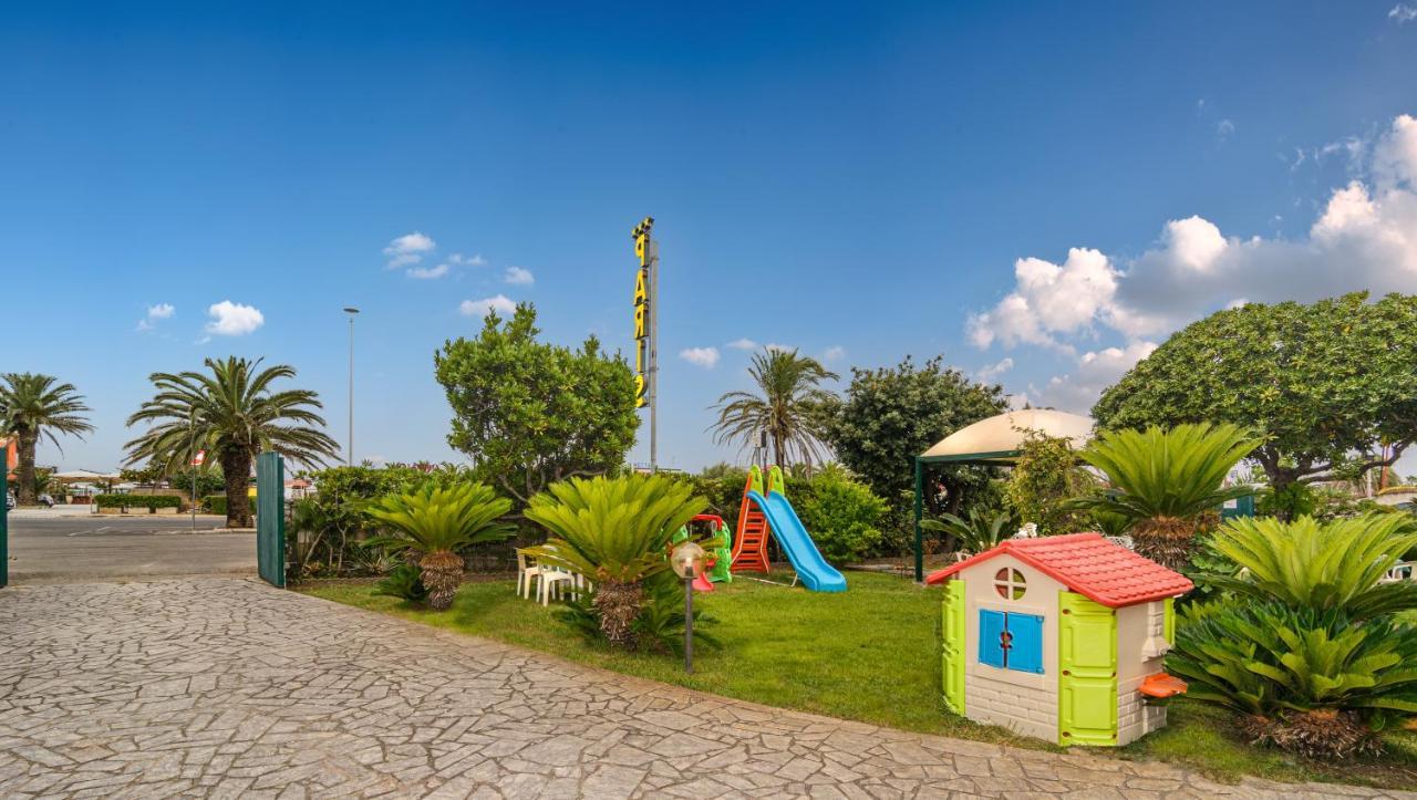 Hotel Paris Lido di Camaiore Buitenkant foto