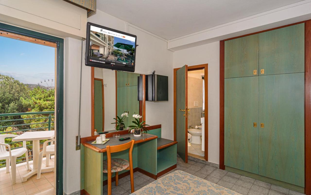 Hotel Paris Lido di Camaiore Buitenkant foto