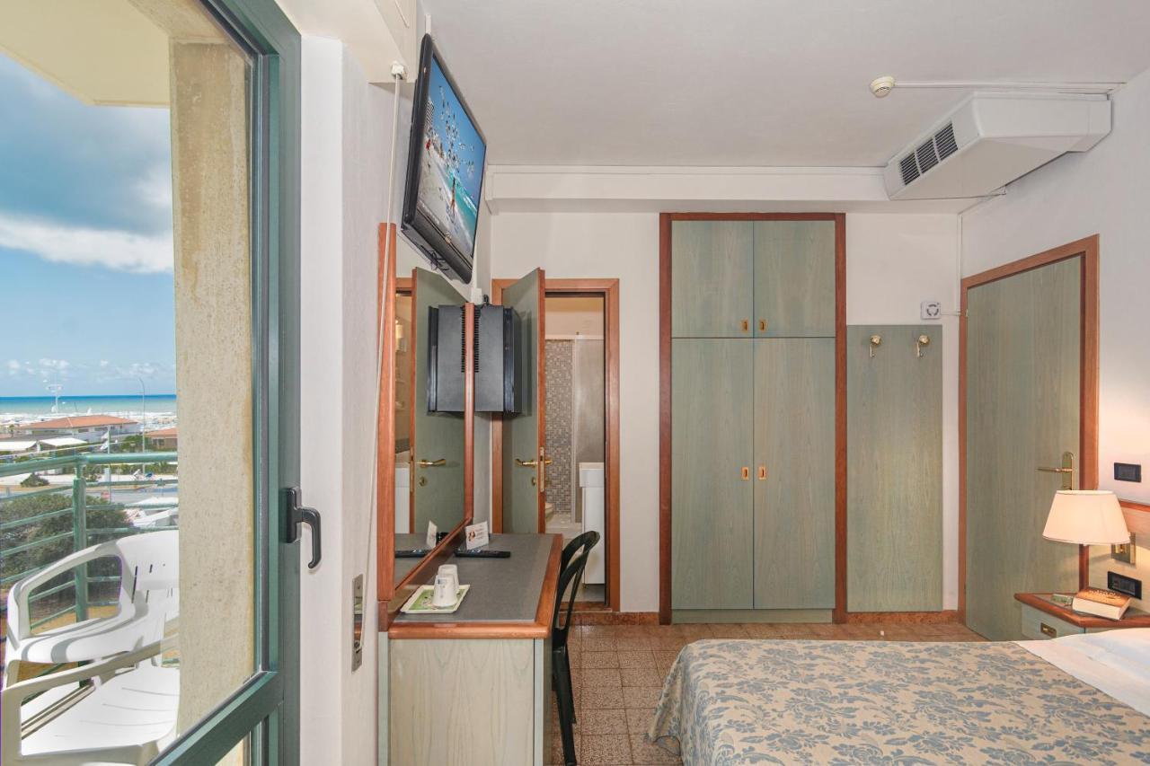 Hotel Paris Lido di Camaiore Buitenkant foto