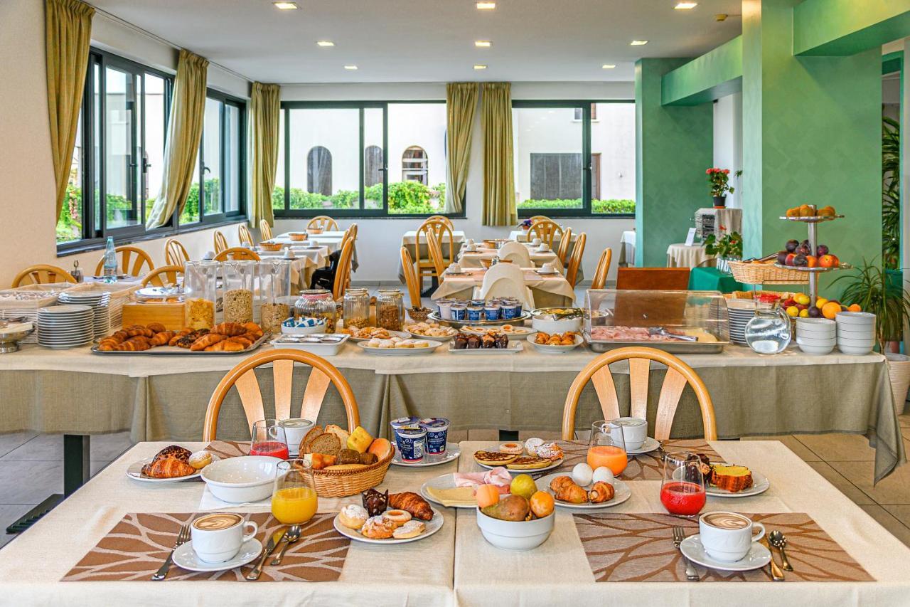 Hotel Paris Lido di Camaiore Buitenkant foto