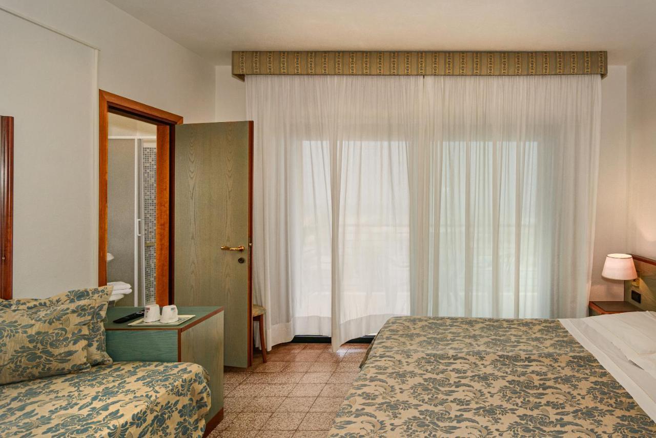Hotel Paris Lido di Camaiore Buitenkant foto
