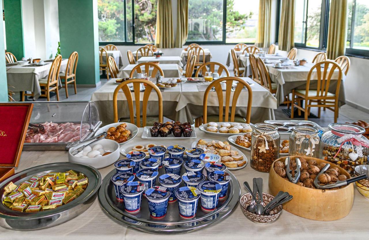 Hotel Paris Lido di Camaiore Buitenkant foto