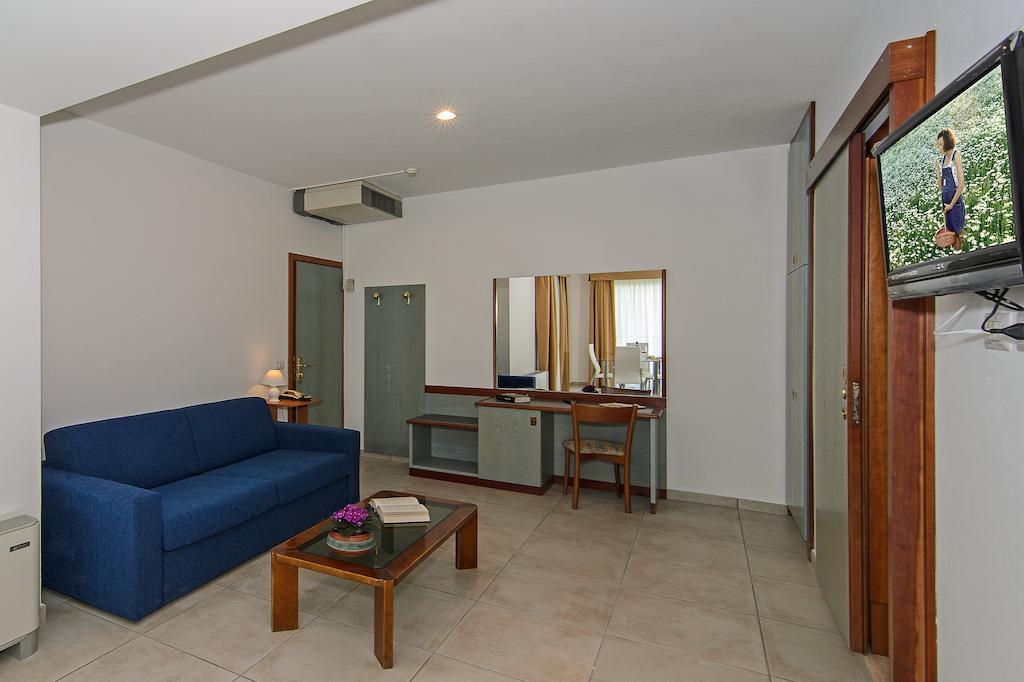 Hotel Paris Lido di Camaiore Buitenkant foto