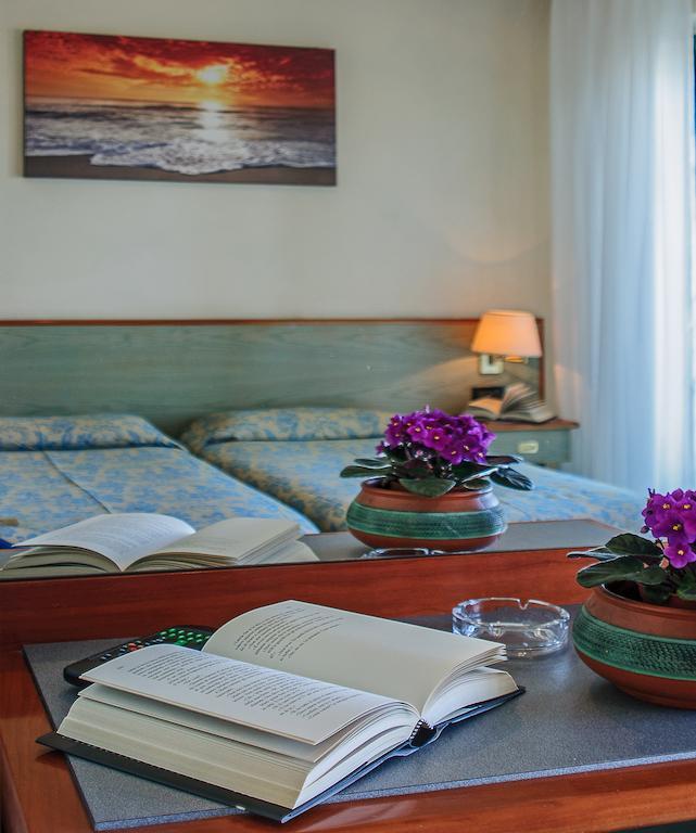 Hotel Paris Lido di Camaiore Buitenkant foto