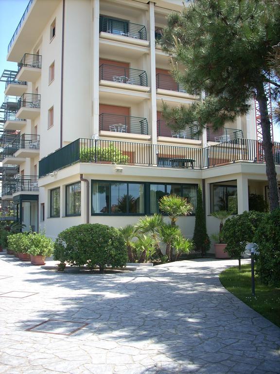 Hotel Paris Lido di Camaiore Buitenkant foto