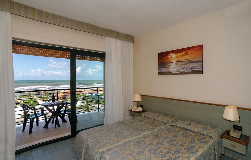 Hotel Paris Lido di Camaiore Buitenkant foto