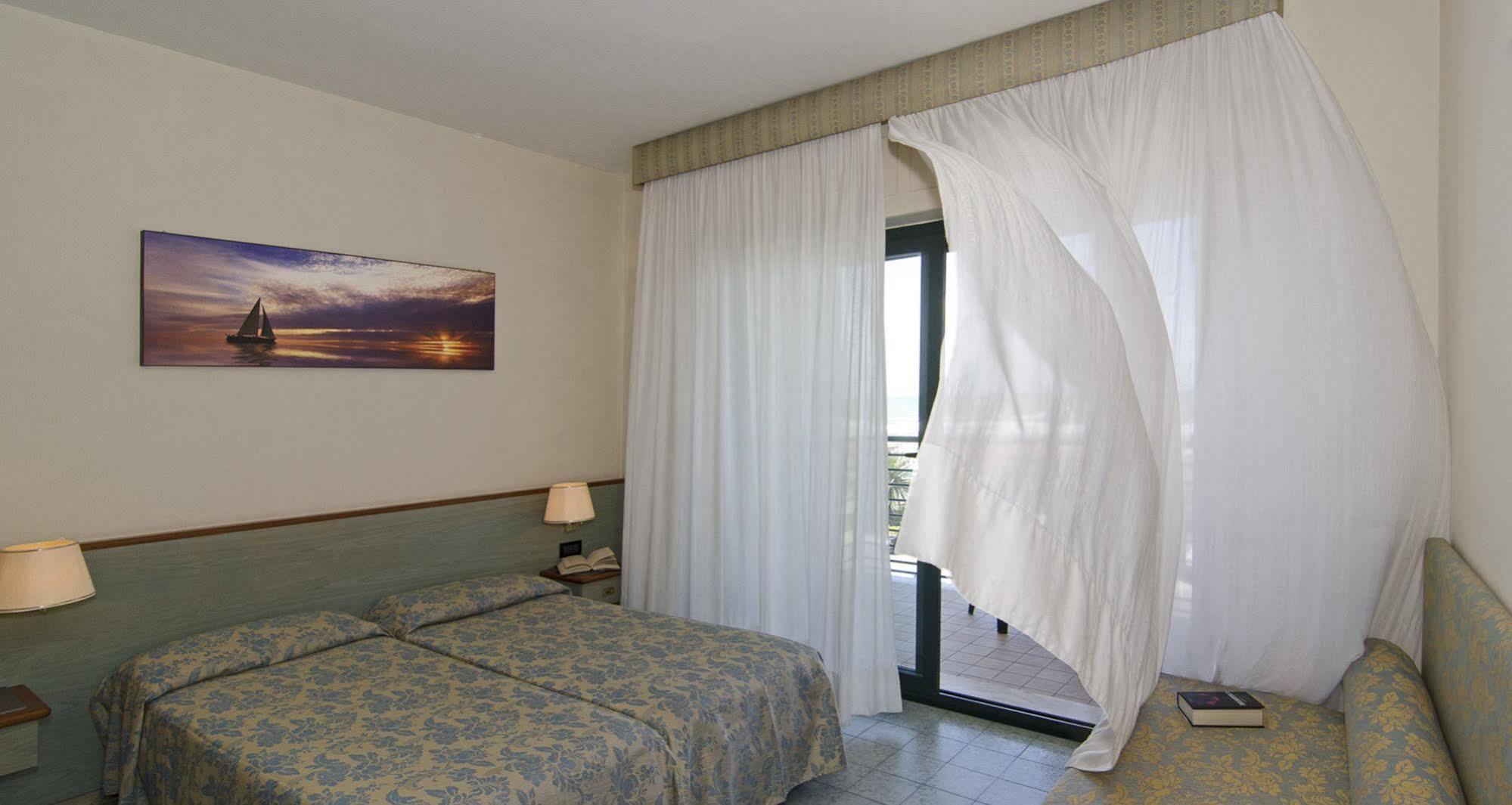 Hotel Paris Lido di Camaiore Buitenkant foto