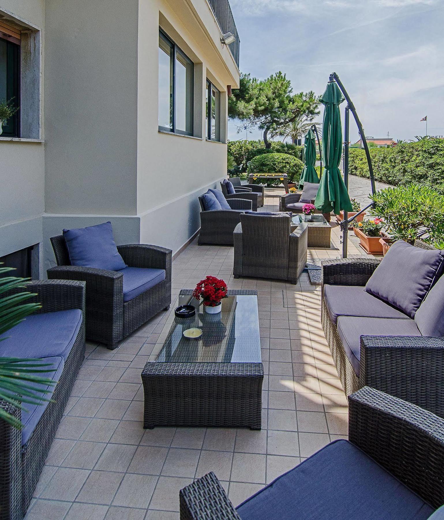 Hotel Paris Lido di Camaiore Buitenkant foto
