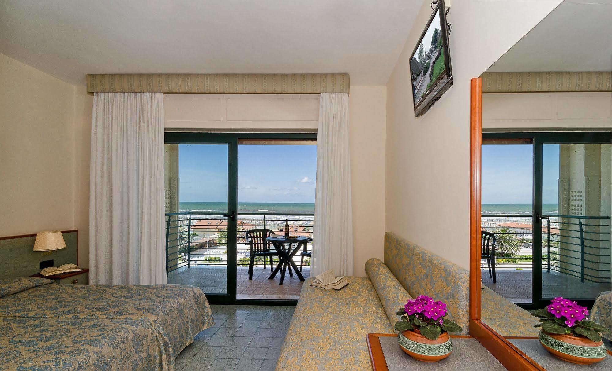 Hotel Paris Lido di Camaiore Buitenkant foto